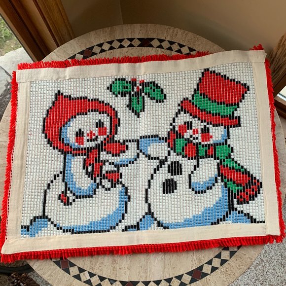 VTG Snowman Couple Latch Hook Rug Wall Hanging Christmas Hand Crafted 70s - Picture 5 of 5